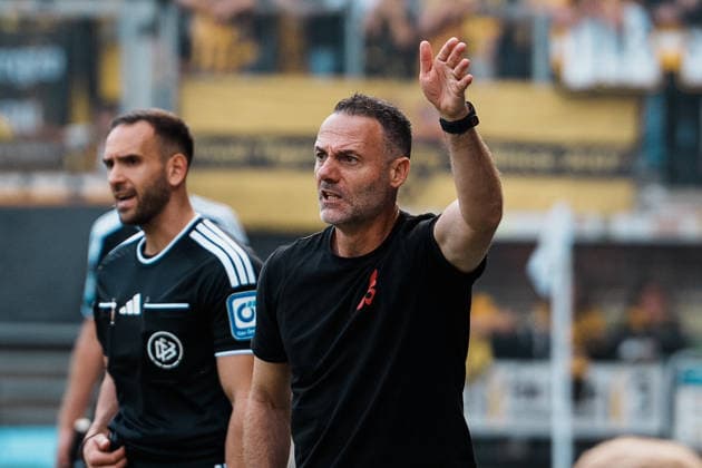 German Soccer 3rd Division 2026–2027, Matchday 7: Alemannia Aachen vs. Fortuna Düsseldorf at Tivoli Aachen; Alexander Ende, coach of Fortuna Düsseldorf, giving instructions; emotions, anger, shouting, gestures, facial expressions; portrait Copyright: xThiemoxRudolphx