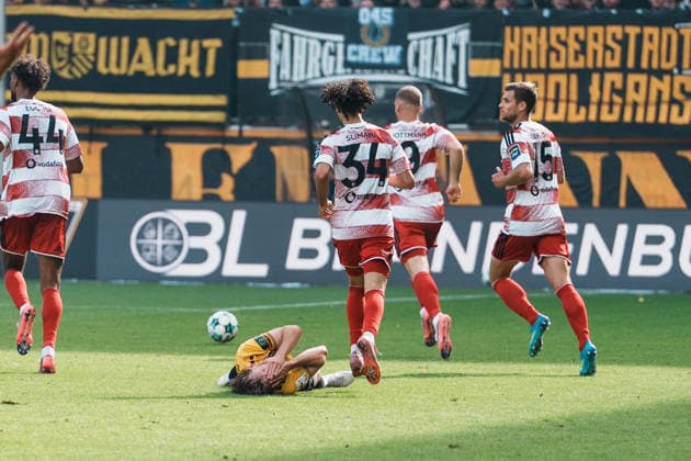 German Soccer 3rd Division 2026–2027, Matchday 7: Alemannia Aachen vs. Fortuna Düsseldorf at Tivoli Aachen—red card for Elias Egouli of Fortuna Düsseldorf in the 44th minute after a foul on Mika Schroers of Alemannia Aachen, No. 27 Copyright: xThiemoxRudolphx