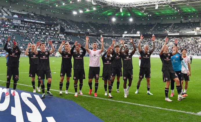 September 19, 2026, xhbx, Soccer, Bundesliga 1, Borussia Mönchengladbach 1 FSV Mainz 05, players, The FSV Mainz 05 team celebrates after the final whistle. DFL and DFB regulations prohibit any use of photographs as image sequences and or quasi-video. Mönchengladbach