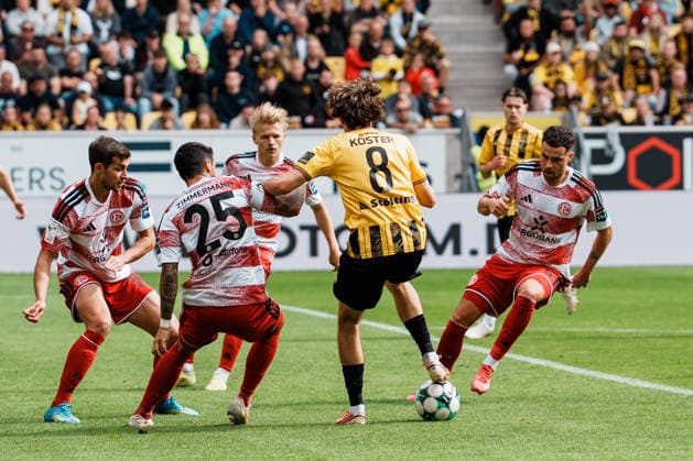 Germany Soccer 3rd Division 2026–2027, Matchday 7: Alemannia Aachen vs. Fortuna Düsseldorf, Tivoli Stadium, Aachen; Louis Köster (Alemannia Aachen), 8, with his foot on the ball in the penalty area; tackle, battle for the ball, duel, attack, tackle against Matthias Zimmermann (Fortuna Düsseldorf), 25 Copyright: xThiemoxRudolphx