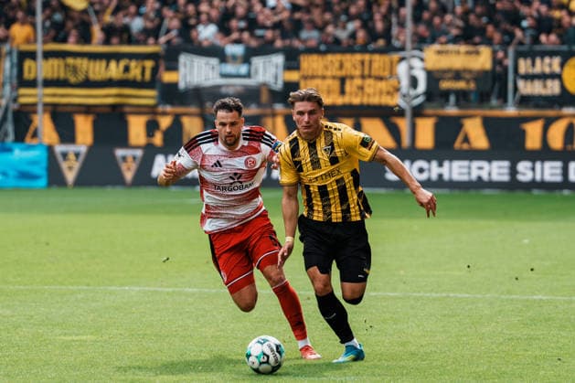 German Soccer 3rd Division 2026–2027, Matchday 7: Alemannia Aachen vs. Fortuna Düsseldorf at Tivoli Aachen—Yassine Bouchama (Fortuna Düsseldorf) and Matti Wagner (Alemannia Aachen) in a footrace, 5–3, battling for the ball Copyright: xThiemoxRudolphx