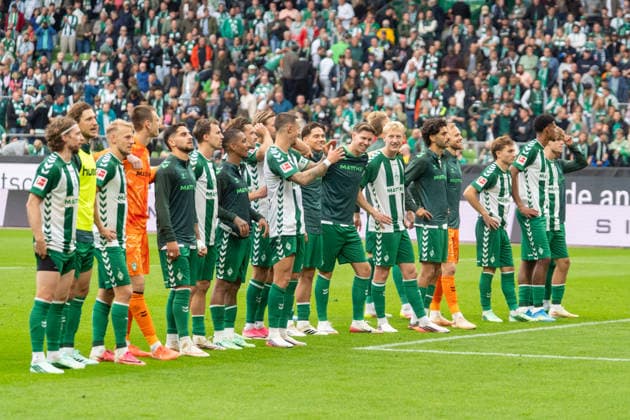 German Soccer 1st Bundesliga, Matchday 4, 2026–2027, Werder Bremen vs. FC Augsburg on September 19, 2026, at the Weserstadion in Bremen. The Werder Bremen team celebrates their 3–2 victory together with the fans. Copyright: xSvenxHeidmannx