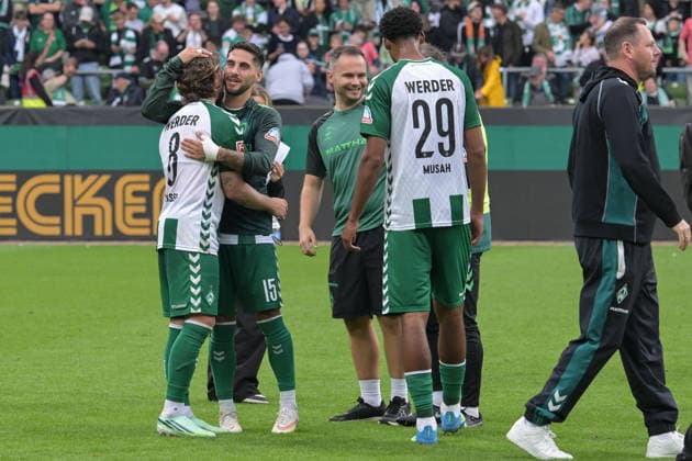 Ludovit Reis (SV Werder Bremen 15) vs. Mitchel Weiser (SV Werder Bremen 8), SV Werder Bremen vs. FC Augsburg, Soccer, Bundesliga, DFL, September 19, 2026. DFB regulations prohibit any use of photographs as image sequences and or quasi-video. Bremen, Bremen, Germany Copyright: xkolbert-press BurghardxSchreyerx
