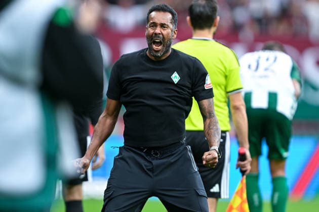 1 Bundesliga: SV Werder Bremen vs. FC Augsburg on September 19, 2026, at the Weserstadion in Bremen; Victory celebrations; Coach Daniel Thioune; Bremen celebrates after the win MT