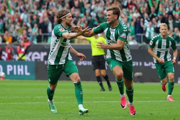 September 26, 2019, GER, Soccer, Men s 1st Bundesliga, Matchday 4, 2026–2027 Season, SV Werder Bremen vs. FC Augsburg Goal celebration Cheering Goal scorer(s) Niclas Füllkrug Niclas Füllkrug SV Werder Bremen 10 celebrates together with Mitchell Weiser SV Werder Bremen 08 after the goal that tied the game at 2–2 at the Weserstadion in Bremen, Germany Copyright: xnordphotoxGmbHx xTauchnitzx