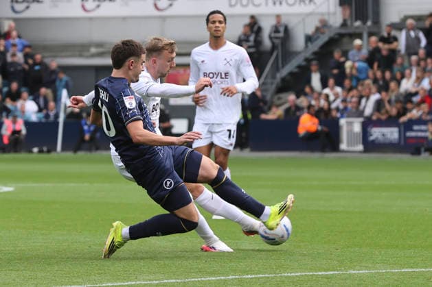 Millwall v West Ham United Sky Bet Championship Jarrod Bowen of West Ham United has a shot on goal during the Sky Bet Championship match at The Den, London 19 09 2026 UK Newspapers OUT Copyright: xPaulxChestertonx FIL-23973-0244