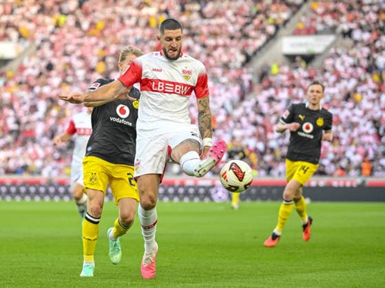 Daniel Svensson of Borussia Dortmund and Jeff Chabot of VfB Stuttgart battle for the ball during the Bundesliga match between VfB Stuttgart and Borussia Dortmund, MHPArena on September 19, 2026, in Stuttgart, Germany. Photo by Harry Langer, DeFodi Images. Daniel Svensson of Borussia Dortmund and Jeff Chabot of VfB Stuttgart battle for the ball during the Bundesliga match between VfB Stuttgart and Borussia Dortmund at MHPArena on September 19, 2026, in Stuttgart, Germany. Photo by Harry Langer, DeFodi Images. DFB and DFL regulations prohibit any use of photographs as image sequences and or quasi-video. Photo by Harry Langer, DeFodi Images. DFB and DFL regulations prohibit any use of photographs as imSEQUENCES AND OR QUASI-VIDEO