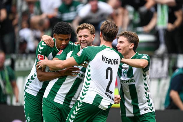 1 Bundesliga: SV Werder Bremen vs. FC Augsburg on September 19, 2026, at the Weserstadion in Bremen—celebrations, goal celebrations, goal scorers, goal scorer Niclas Füllkrug (Fuellkrug)—Bremen celebrates after his goal to tie the game at 2–2 with Olivier Deman—Bremen 2 MT