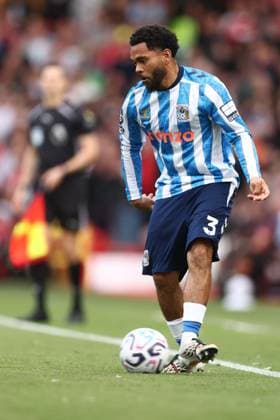 Jay Dasilva of Coventry City in action. Nottingham Forest v Coventry City, Premier League, Football, The City Ground, Nottingham, UK - 19 Sep 2026Nottingham The City Ground United Kingdom EDITORIAL USE ONLY No use with unauthorised audio, video, data, fixture lists, club league logos or live services. Online in-match use limited to 120 images, no video emulation. No use in betting, games or single club league player publications.  Copyright: xRyanxBrowne Shutterstockx 17158587er