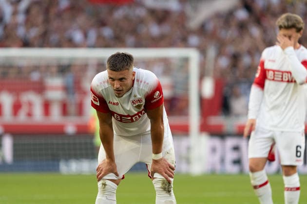Ermedin Demirovic, VfB Stuttgart, 09; in the background, Angelo Stiller, VfB Stuttgart, 06, looks disappointed; disappointment, frustration, annoyed, anger, GER, VfB Stuttgart vs. Borussia Dortmund, soccer, Bundesliga 1, Matchday 4, 2026–2027 season, September 19, 2026, DFL regulations prohibit any use of photographs as image sequences and or quasi-video, GER, VfB Stuttgart vs. Borussia Dortmund, soccer, Bundesliga 1, Matchday 4, 2026–2027 season, September 19, 2026, Stuttgart Copyright: xEibner-Pressefoto EdwardxCheungx EP_ECG