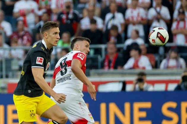 Nico Schlotterbeck (BVB Dortmund, No. 04) and Ermedin Demirovic (VfB Stuttgart, No. 09) battling for the ball, Germany, soccer, Bundesliga 1, Matchday 4, 2026–2027, VfB Stuttgart vs. Borussia Dortmund, September 19, 2026, Stuttgart MHP Arena, Germany Copyright: xGrantxHubbsx