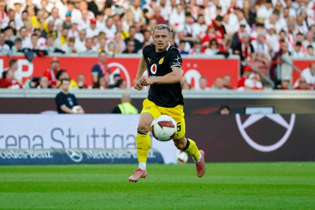 Julian Ryerson, BVB Dortmund, 26, on the ball, Germany, soccer, Bundesliga 1, Matchday 4, 2026–2027, VfB Stuttgart vs. Borussia Dortmund, September 19, 2026, Stuttgart MHP Arena, Germany Copyright: xGrantxHubbsx