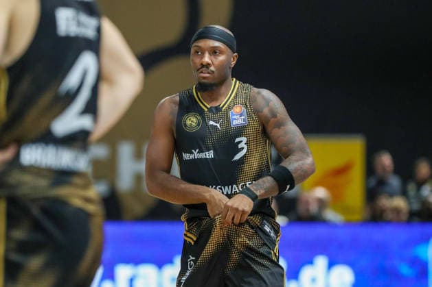 September 19, 2026, xgox, Basketball easyCredit BBL, Basketball Löwen Braunschweig vs. Gladiators Trier, from left: Dejour, Reaves (Braunschweig), 3 (Braunschweig)