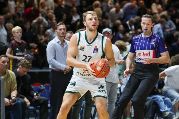 September 19, 2026, xgox, Basketball easyCredit BBL, Basketball Löwen Braunschweig vs. Gladiators Trier, from left: Moritz Krimmer (Trier), 27 with the ball, Braunschweig handles the ball