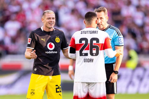 September 19, 2026, Soccer, Matchday 4 of the 1. Bundesliga, VfB Stuttgart vs. Borussia Dortmund: Julian Ryerson (Borussia Dortmund), Deniz Undav (VfB Stuttgart), Referee Tobias Stieler (GER), Stuttgart MHP Arena, Baden-Württemberg, Germany xRHR PHOTO DEx Copyright: DennisxEwert RHR-FOTOx RHR-FOTO DE
