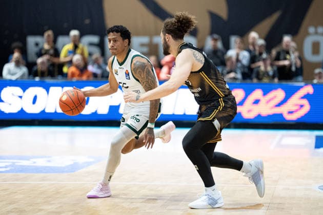 Eli Brooks 55 VET CONCEPT Gladiators Trier vs. Devin Askew 5 Basketball Löwen Braunschweig GER, Basketball Löwen Braunschweig vs. VET CONCEPT Gladiators Trier, Basketball, easyCredit BBL, Week 1, 2026–27 season, September 19, 2026 GER, Basketball Loewen Braunschweig vs. VET CONCEPT Gladiators Trier, Basketball, easyCredit BBL, Week 1, 2026–27 season, September 19, 2026 Braunschweig Copyright: xEibner-Pressefoto DanielxREINELTx EP_DRT