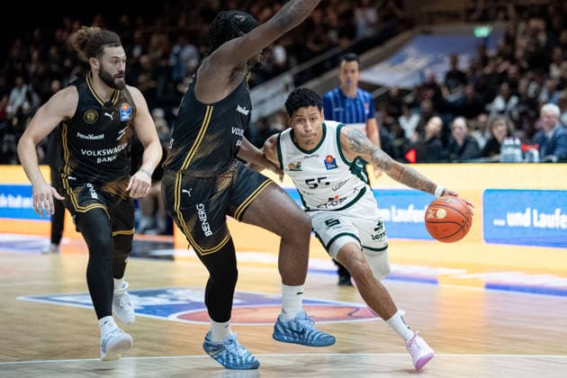 Eli Brooks 55 VET CONCEPT Gladiators Trier vs. Tajh Green 55 Basketball Löwen Braunschweig GER, Basketball Löwen Braunschweig vs. VET CONCEPT Gladiators Trier, Basketball, easyCredit BBL, Week 1, 2026–27 season, September 19, 2026 GER, Basketball Loewen Braunschweig vs. VET CONCEPT Gladiators Trier, Basketball, easyCredit BBL, Week 1, 2026–27 season, September 19, 2026 Braunschweig Copyright: xEibner-Pressefoto DanielxREINELTx EP_DRT
