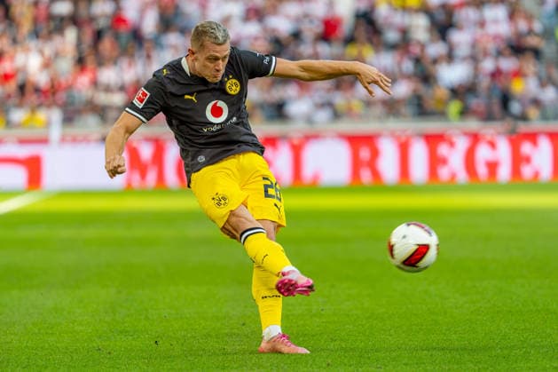 1 German Bundesliga: VfB Stuttgart vs. Borussia Dortmund, September 19, 2026, Stuttgart, GERMANY; September 19, 2027; Julian Ryerson, Borussia Dortmund, age 26, during the match between VfB Stuttgart and Borussia Dortmund on Matchday 4 of the German Bundesliga at the MHP ARENA Copyright: xBEAUTIFULxSPORTS Steinx