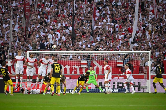 After a tackle, Foul by Ermedin Demirovic (VfB Stuttgart 09) on Waldemar Anton (Borussia Dortmund BVB 03); referee Tobias Stieler shows Ermedin Demirovic (VfB Stuttgart 09) a yellow card; VfB Stuttgart vs. Borussia Dortmund BVB 19:09 2026 DFL regulations prohibit any use of photographs as image sequences and or quasi-video. VfB Stuttgart vs. Borussia Dortmund (BVB)