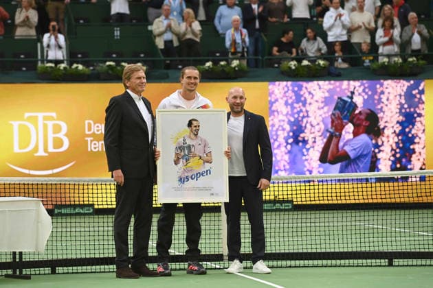v l Dietloff von ARNIM, President of the German Tennis Federation (DTB), Alexander ZVEREV (GER) and Ronald RAUHE, Minister of State for Sports and Volunteer Work; honors for Alexander ZVEREV (GER) for his victory at the U.S. Open; Germany (GER) vs. Croatia (CRO) in the Davis Cup Qualifiers Round 2 on September 19, 2026, at the Heristo Arena in Westphalia, Germany Â