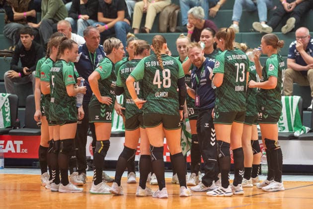 Christian Denk, SG 09 Kirchhof coach, tries to realign his team: HSV Solingen Graefrath 76 vs. SG 09 Kirchhof, Women s Handball 2nd Bundesliga, Alsco 2 HBL, Matchday 4, 2026–2027 Season, September 19, 2026 HSV Solingen Graefrath 76 vs. SG 09 Kirchhof, Women’s Handball 2nd Bundesliga, Alsco 2 HBF, Matchday 4, 2026–2027 Season, September 19, 2026, Solingen Copyright: xEibner-Pressefoto ThomasxHaeslerx EP_THR