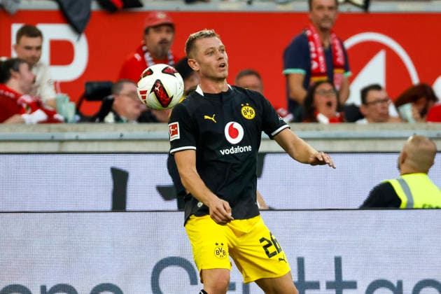 Julian Ryerson, BVB Dortmund, 26 on the ball, Germany, soccer, Bundesliga 1, Matchday 4, 2026–2027, VfB Stuttgart vs. Borussia Dortmund, September 19, 2026, Stuttgart MHP Arena, Germany Copyright: xGrantxHubbsx