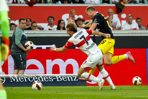 Maximilian Mittelstädt (VfB Stuttgart, 7) and Julian Ryerson (BVB Dortmund, 26) battling for the ball, Germany, soccer, Bundesliga 1, Matchday 4, 2026–2027, VfB Stuttgart vs. Borussia Dortmund, September 19, 2026, Stuttgart MHP Arena, Germany Copyright: xGrantxHubbsx