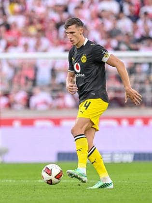 Nico Schlotterbeck of Borussia Dortmund in action, on the ball, making a solo run during the Bundesliga match between VfB Stuttgart and Borussia Dortmund, MHPArena on September 19, 2026, in Stuttgart, Germany. Photo by Harry Langer, DeFodi Images. Nico Schlotterbeck of Borussia Dortmund controls the ball during the Bundesliga match between VfB Stuttgart and Borussia Dortmund at MHPArena on September 19, 2026, in Stuttgart, Germany. Photo by Harry Langer, DeFodi Images. DFB and DFL regulations prohibit any use of photographs as image sequences and or quasi-video. Photo by Harry Langer, DeFodi Images. DFB and DFL regulations prohibit any use of photographs as imSEQUENCES AND OR QUASI-VIDEO