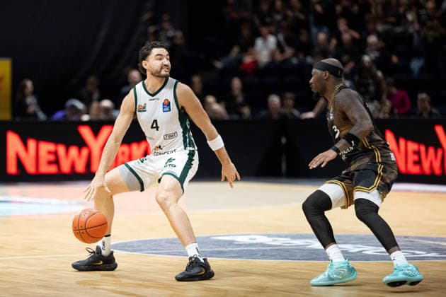 Clay Guillozet (No. 4), VET CONCEPT Gladiators Trier vs. DeJour Reaves (No. 3), Basketball Löwen Braunschweig (GER), Basketball Löwen Braunschweig vs. VET CONCEPT Gladiators Trier, Basketball, easyCredit BBL, Week 1, 2026–27 season, September 19, 2026 GER, Basketball Loewen Braunschweig vs. VET CONCEPT Gladiators Trier, Basketball, easyCredit BBL, Week 1, 2026–27 season, September 19, 2026 Braunschweig Copyright: xEibner-Pressefoto DanielxREINELTx EP_DRT