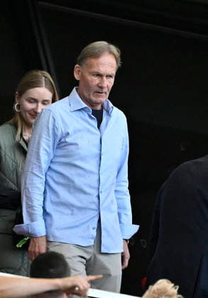 In the stands: Chairman and CEO Hans Joachim Watzke, Borussia Dortmund (BVB), VfB Stuttgart vs. Borussia Dortmund (BVB), September 19, 2026. DFL regulations prohibit any use of photographs as image sequences and or quasi-video. VfB Stuttgart vs. Borussia Dortmund (BVB)