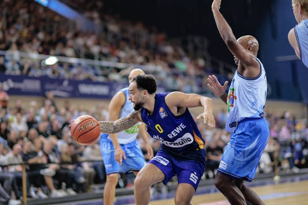 Marcus Graves, PHOENIX HAGEN, 00; Deandre Lansdowne, ROSTOCK SEAWOLVES, 09; Rostock Seawolves vs. Phoenix Hagen, Basketball, BBL 2026–2027 easyCredit Basketball Bundesliga, Matchday 1, 2026–2027 season, September 19, 2026, Rostock Seawolves vs. Phoenix Hagen, Basketball, BBL 2026–2027 easyCredit Basketball Bundesliga, Matchday 1, 2026–2027 season, September 19, 2026, Groter Pohl Copyright: xEibner-Pressefoto DenverxEhrlichx EP_DEH