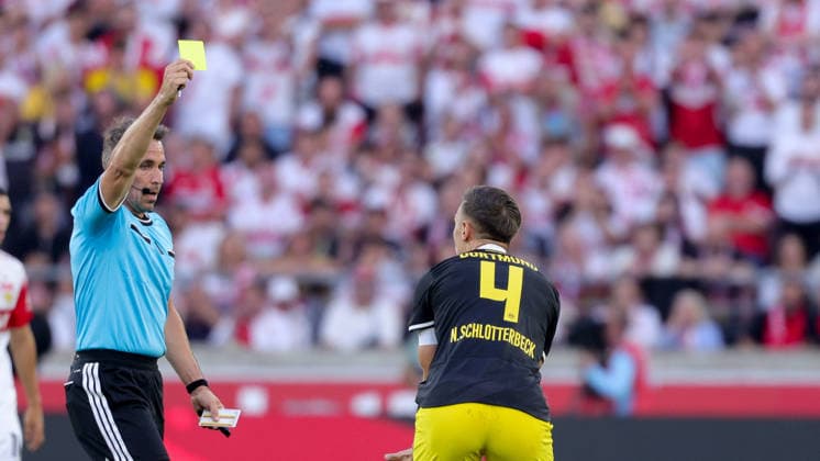 September 19, 2026, Germany, Stuttgart, Bundesliga, VfB Stuttgart vs. Borussia Dortmund, Nico Schlotterbeck (Dortmund) receives a yellow card