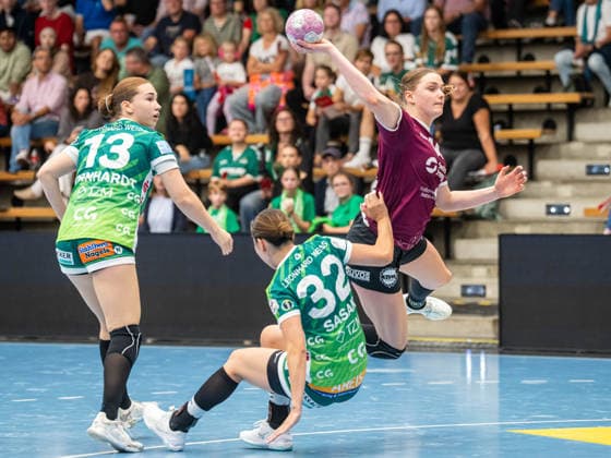 Emma Niemann (HC Leipzig, 84) beats Haruno Sasaki (Frisch Auf Women, 32); Frisch Auf Goeppingen vs. HC Leipzig, Handball, 1st Bundesliga, 2026–2027 season, September 19, 2026, Frisch Auf Goeppingen vs. HC Leipzig, Handball, 1st Bundesliga, 2026–2027 season, September 19, 2026, Goeppingen Copyright: xMichaelxSchmidt Eibner-Pressefotx EP_MST