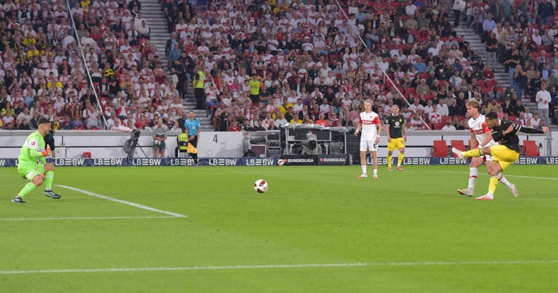 September 19, 2026, xblx, Soccer, Bundesliga 1, VfB Stuttgart vs. Borussia Dortmund, Ethan Nwaneri (Borussia Dortmund), offside, offside goal. DFL and DFB regulations prohibit any use of photographs as image sequences and or quasi-video. Stuttgart