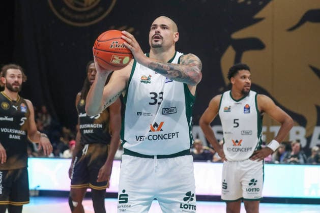 September 19, 2026, xgox, easyCredit BBL Basketball, Basketball: Löwen Braunschweig vs. Gladiators Trier, emspor, v l b33 on the ball, Braunschweig plays the ball