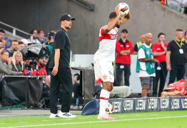 September 19, 2026, Germany, Stuttgart, Bundesliga, VfB Stuttgart vs. Borussia Dortmund, VfB Coach Sebastian Hoeneß, Josha Vagnoman (VfB)