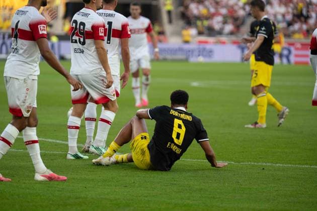 September 19, 2026: Soccer – VfB Stuttgart vs. Borussia Dortmund, Matchday 4 of the Bundesliga at the MHP Arena. Felix Nmecha (Borussia Dortmund), 8 on the ground IMPORTANT NOTICE: In accordance with DFL and DFB regulations, it is prohibited to use or allow the use of photographs taken in the stadium and or during the match in the form of sequential images and or video-like photo series. Copyright: xJamesxZabelx