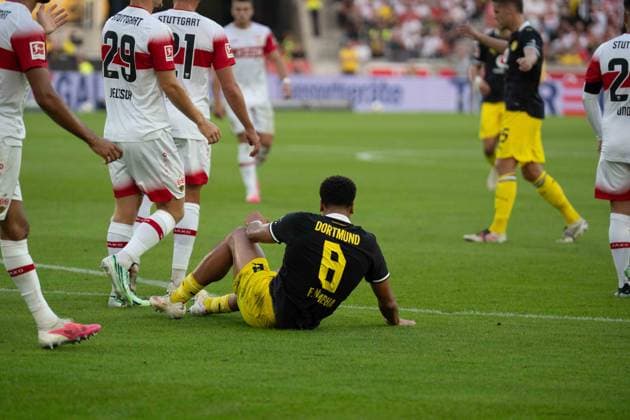 September 19, 2026: Soccer – VfB Stuttgart vs. Borussia Dortmund, Matchday 4 of the Bundesliga 1 at the MHP Arena. Felix Nmecha (Borussia Dortmund), 8 on the ground IMPORTANT NOTICE: In accordance with DFL and DFB regulations, it is prohibited to use or allow the use of photographs taken in the stadium and or during the game in the form of image sequences and or video-like photo series. Copyright: xJamesxZabelx