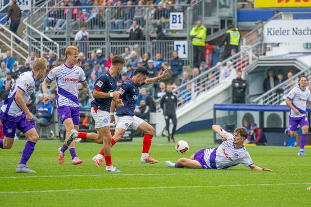 September 19, 2026 Soccer 2. Bundesliga Men s Season 2026–2027 Matchday 6 Holstein Kiel vs. VFL Osnabrück Kiel in blue and white, Osnabrück in white and purple From left to right: Niklas Wiemann, Bjarke Jacobsen, Adrian Kapralik, Guillermo Balzi, Robin Fabinski, Holstein Kiel Stadium, Westring 501, Schleswig-Holstein, Germany
