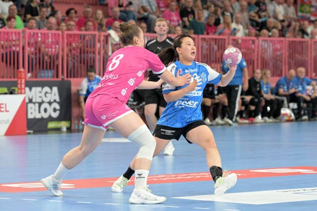 Natsuki Aizawa (Thüringer HC), 23, in action against Ida Petzold (TusSies Metzingen), 08 TusSies Metzingen vs. Thüringer HC, Handball, Alsco HBF, Matchday 4, 2026–2027 Season, September 19, 2026, TusSies Metzingen vs. Thueringer HC, Handball, Alsco HBF, Matchday 4, 2026–2027 season, September 19, 2026, Tübingen Copyright: xEibner-Pressefotox EP_TBR