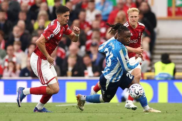 Brandon Thomas-Asante of Coventry City and Jair Cunha of Nottingham Forest in action. Nottingham Forest v Coventry City, Premier League, Football, The City Ground, Nottingham, UK - 19 Sep 2026Nottingham The City Ground United Kingdom EDITORIAL USE ONLY No use with unauthorised audio, video, data, fixture lists, club league logos or live services. Online in-match use limited to 120 images, no video emulation. No use in betting, games or single club league player publications.  Copyright: xRyanxBrowne Shutterstockx 17158587ip