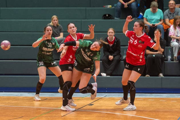 38sgk faces Nele Spengler (HSV Solingen Graefrath, 34) and Frida Heimann (HSV Solingen Graefrath, 06 take the shot: HSV Solingen Graefrath 76 vs. SG 09 Kirchhof, Women’s Handball 2nd Bundesliga, Alsco 2 HBL, Matchday 04, 2026–2027 Season, September 19, 2026: HSV Solingen Graefrath 76 vs. SG 09 Kirchhof, Women’s Handball 2nd Bundesliga, Alsco 2 HBF, Matchday 04, 2026–2027 Season, September 19, 2026, Solingen Copyright: xEibner-Pressefoto ThomasxHaeslerx EP_THR
