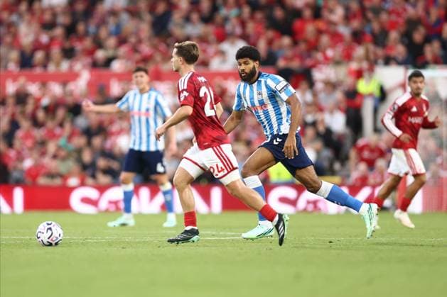 Ellis Simms of Coventry City in action. Nottingham Forest v Coventry City, Premier League, Football, The City Ground, Nottingham, UK - 19 Sep 2026Nottingham The City Ground United Kingdom EDITORIAL USE ONLY No use with unauthorised audio, video, data, fixture lists, club league logos or live services. Online in-match use limited to 120 images, no video emulation. No use in betting, games or single club league player publications.  Copyright: xRyanxBrowne Shutterstockx 17158587iv