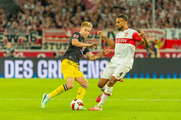 1 Bundesliga: VfB Stuttgart vs. Borussia Dortmund, September 19, 2026, Stuttgart, GERMANY September 19, 2026 Daniel Svensson of Borussia Dortmund, 24, in a tackle with Josha Vagnoman of VfB Stuttgart, 4, during the match between VfB Stuttgart and Borussia Dortmund on Matchday 4 of the 1st Bundesliga at the MHP ARENA Copyright: xBEAUTIFULxSPORTS Steinx