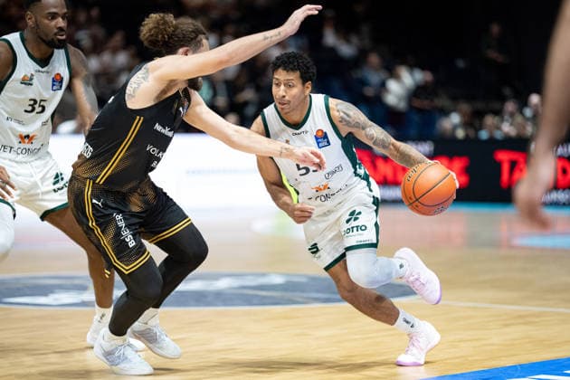 Eli Brooks 55, VET CONCEPT Gladiators Trier vs. Devin Askew 5, Basketball Löwen Braunschweig (GER), Basketball Löwen Braunschweig vs. VET CONCEPT Gladiators Trier, Basketball, easyCredit BBL, Week 1, 2026–27 season, September 19, 2026 GER, Basketball Loewen Braunschweig vs. VET CONCEPT Gladiators Trier, Basketball, easyCredit BBL, Week 1, 2026–27 season, September 19, 2026 Braunschweig Copyright: xEibner-Pressefoto DanielxREINELTx EP_DRT