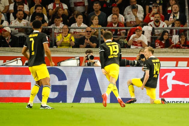 BVB Dortmund celebrates Maximilian Beier s 0-1 goal, BVB Dortmund, 14, joy, excitement, positive emotions, goal, Germany, soccer, Bundesliga 1, Matchday 4, 2026–2027, VfB Stuttgart vs. Borussia Dortmund, September 19, 2026, Stuttgart MHP Arena, Germany Copyright: xGrantxHubbsx