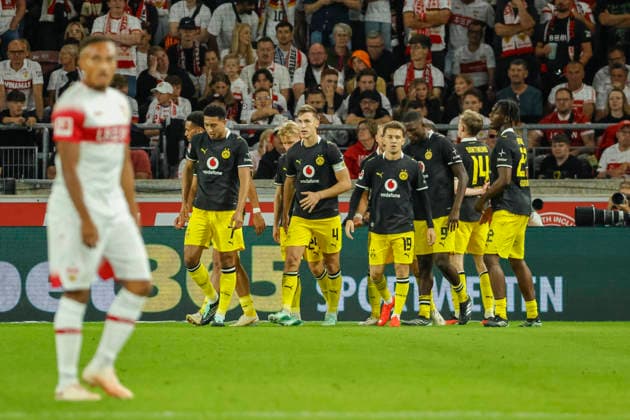 BVB Dortmund celebrates Maximilian Beier s 0-1 goal, BVB Dortmund, 14, joy, excitement, positive emotions, goal, Germany, soccer, Bundesliga 1, Matchday 4, 2026–2027, VfB Stuttgart vs. Borussia Dortmund, September 19, 2026, Stuttgart MHP Arena, Germany Copyright: xGrantxHubbsx