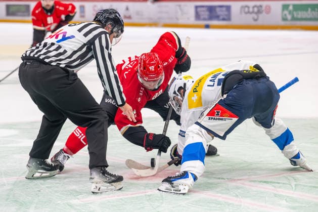 NL: Lausanne HC - HC Ambri-Piotta 19.09.2026, Lausanne, Vaudoise Arena, NL: Lausanne HC - HC Ambri-Piotta. Tom Vidal (92, Lausanne HC) and Manix Landry (13, HC Ambri-Piotta) during the 2026-2027 Swiss National League Ice hockey, Eishockey game between Lausanne HC and HC Ambri-Piotta the Saturday 19.09.2026 at the Vaudoise Arena in Lausanne, Switzerland. Lausanne Vaudoise Arena Vaud Switzerland Copyright: xMediafabxPhotographyxFabricexDexGasperisx MEDIAFAB-HOCKEY-LAUSANNE HC-HC AMBRI-PIOTTA-LAUSANNE-19.09.2026-0101