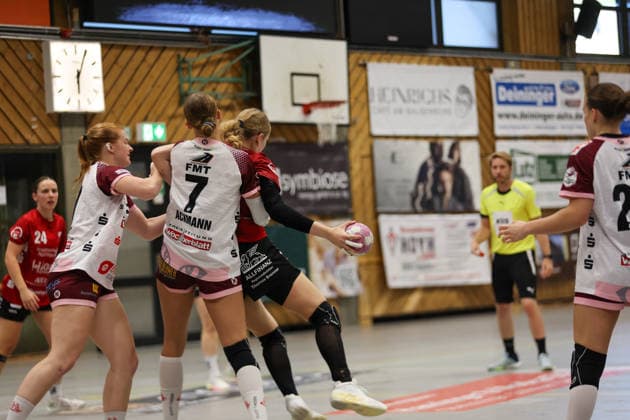 Nora Erhardt (SG Nürtingen Zizishausen, 14) is fouled by Nantke Ackmann (HL Buchholz 08 Rosengarten, 7) GER, SG Nürtingen Zizishausen vs. HL Buchholz 08 Rosengarten, Handball, 2nd ALSCO Women’s Handball Bundesliga, Matchday 4, 2026–2027 season, September 19, 2026 GER, SG Nürtingen Zizishausen vs. HL Buchholz 08 Rosengarten, Handball, 2nd ALSCO Women’s Handball Bundesliga, Matchday 4, 2026–2027 season, September 19, 2026, Steinenberg Copyright: xEibner-Pressefoto SoerenxHerwegx EP_SHG