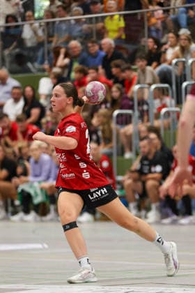 Lisa Fuchs, SG Nürtingen Zizishausen, 24, makes a pass. GER, SG Nürtingen Zizishausen vs. HL Buchholz 08 Rosengarten, Handball, 2nd ALSCO Women s Handball Bundesliga, Matchday 4, 2026–2027 season, September 19, 2026 GER, SG Nürtingen Zizishausen vs. HL Buchholz 08 Rosengarten, Handball, 2nd ALSCO Women’s Handball Bundesliga, Matchday 4, 2026–2027 season, September 19, 2026, Steinenberg Copyright: xEibner-Pressefoto SoerenxHerwegx EP_SHG
